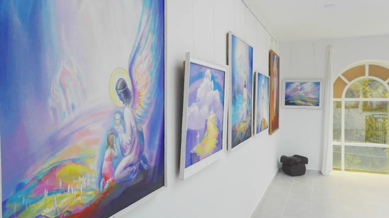 Interiorul sălii de expoziție a Muzeului Grev Kafi